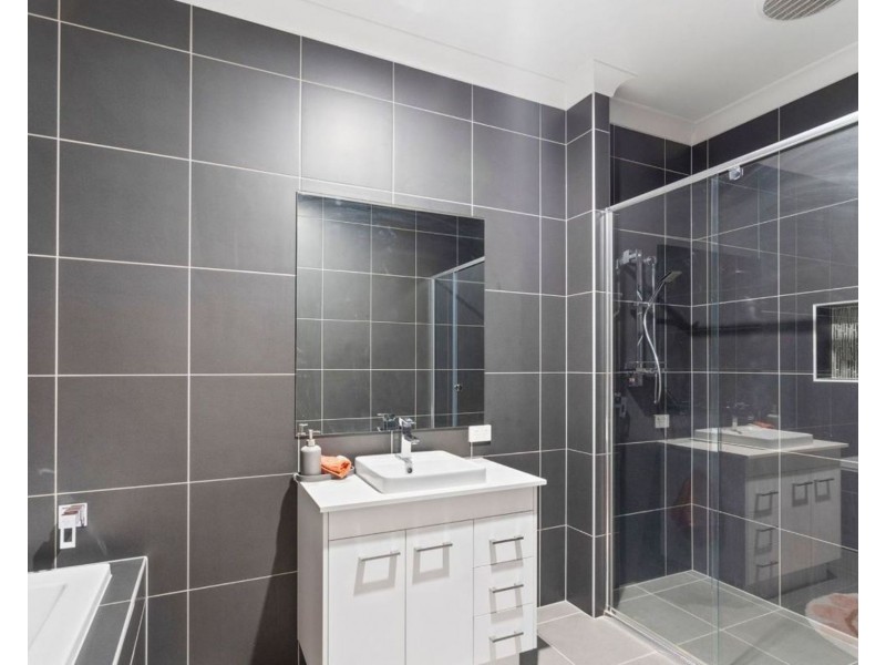 25 Marina Parade, Jacobs Well QLD 4208