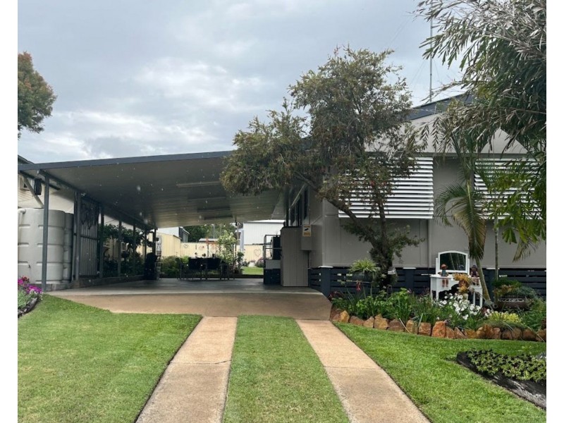 8 Burnham Street, Moura QLD 4718
