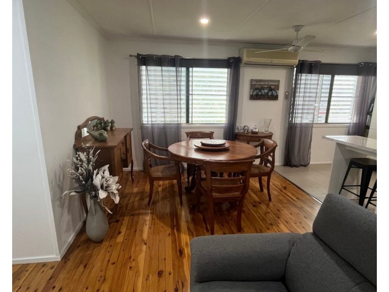 8 Burnham Street, Moura QLD 4718