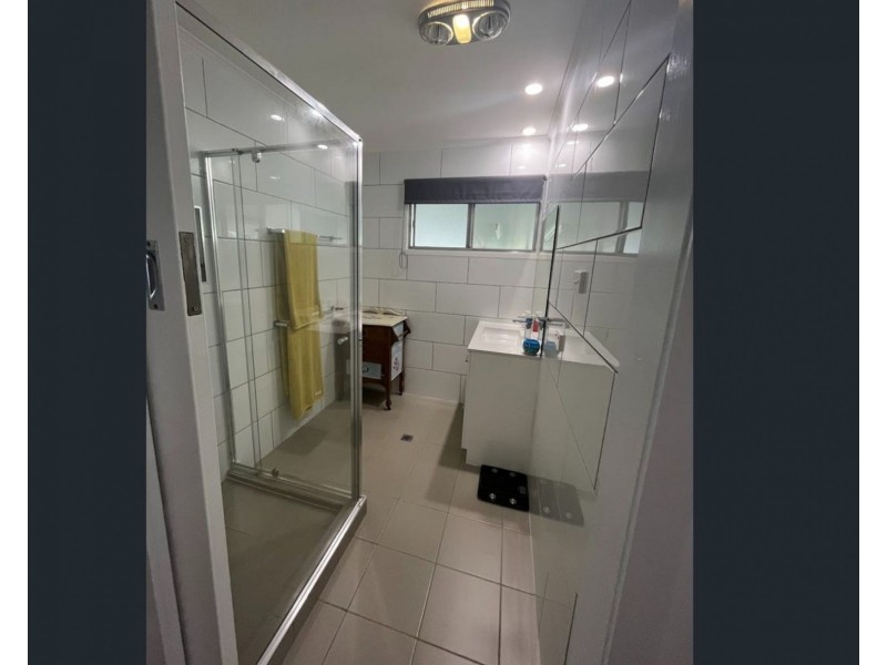 8 Burnham Street, Moura QLD 4718