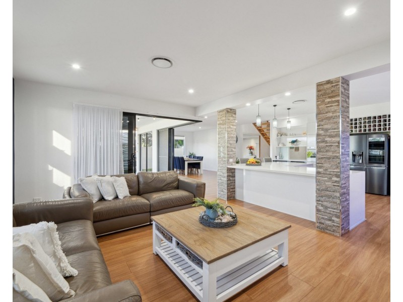 20 Windward Place, Jacobs Well QLD 4208