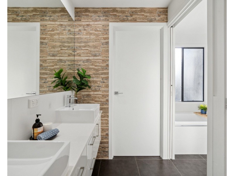 20 Windward Place, Jacobs Well QLD 4208