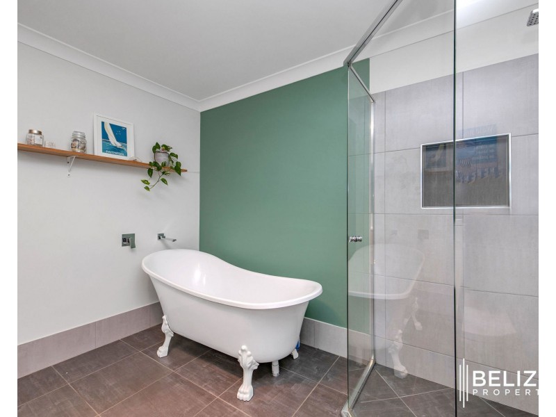 31 Pelican Parade, Jacobs Well QLD 4208