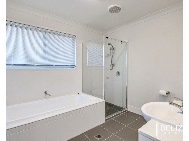 27 Seabright Circuit, Jacobs Well QLD 4208