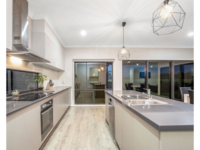 23 Esplanade, Jacobs Well QLD 4208