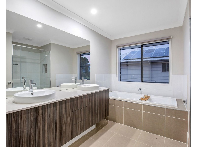 23 Esplanade, Jacobs Well QLD 4208