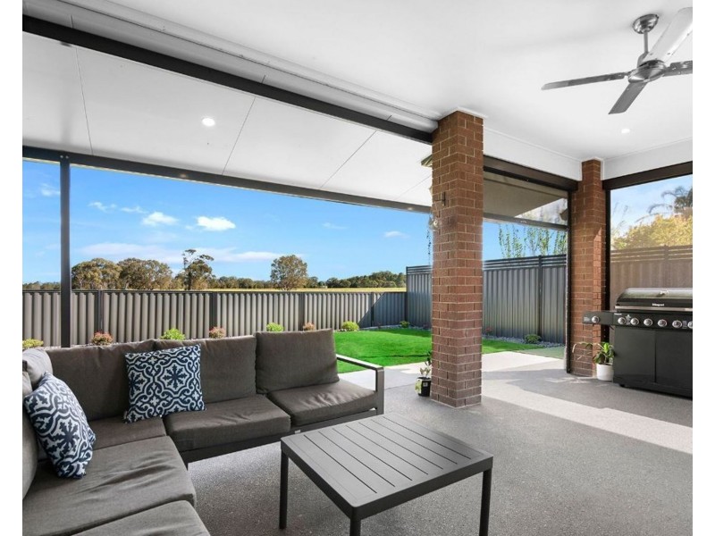 23 Esplanade, Jacobs Well QLD 4208