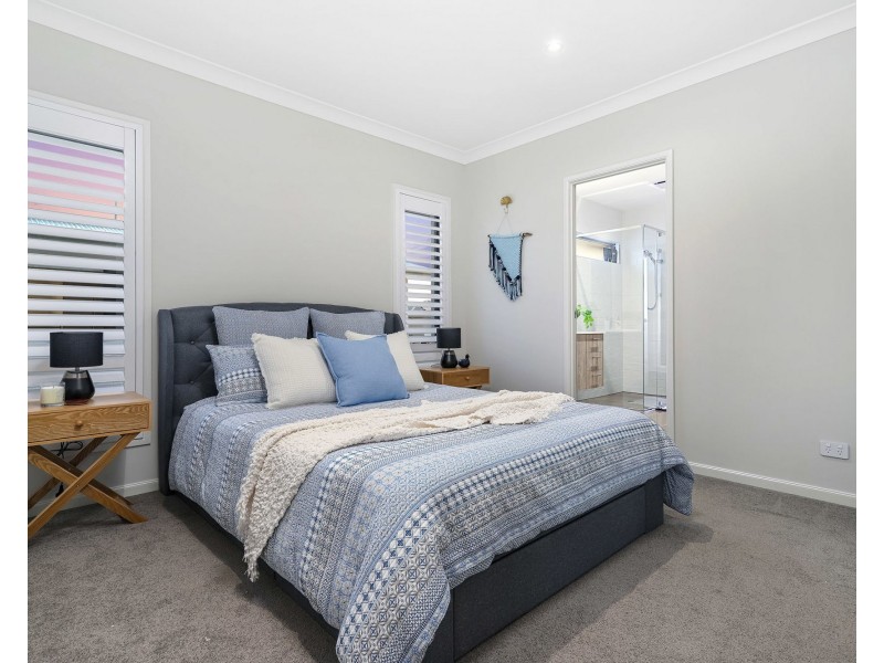 35 Poinciana Place, Jacobs Well QLD 4208