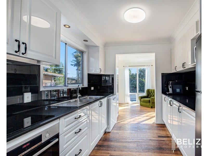 7 Larwon Terrace, Southport QLD 4215