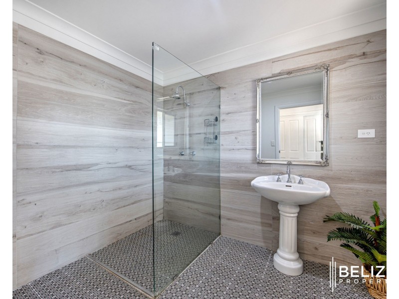 7 Larwon Terrace, Southport QLD 4215