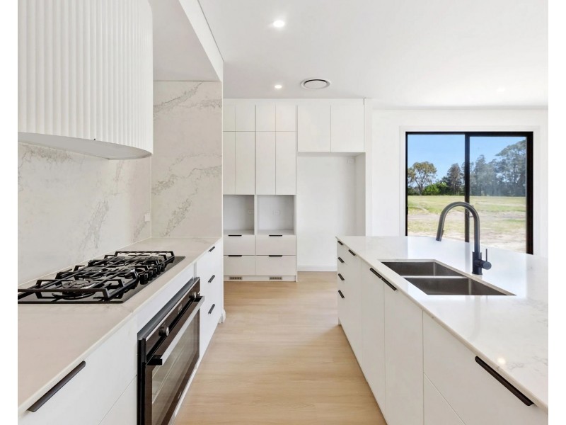 77 Harbour Boulevard, Jacobs Well QLD 4208