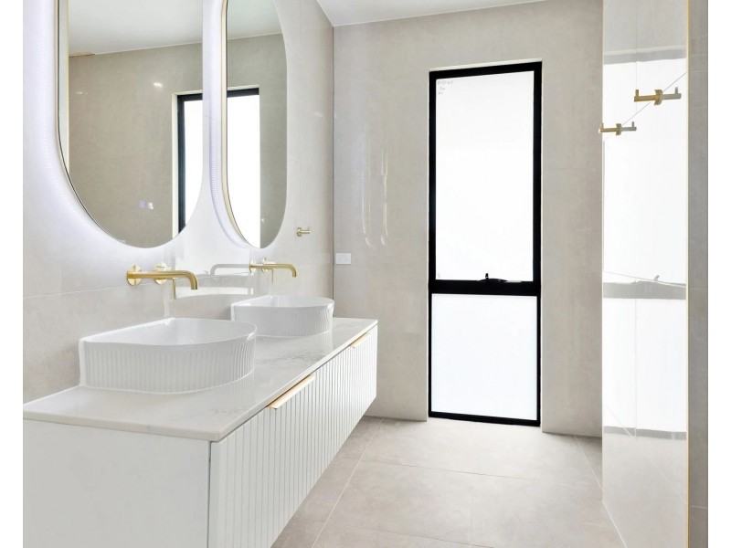 77 Harbour Boulevard, Jacobs Well QLD 4208