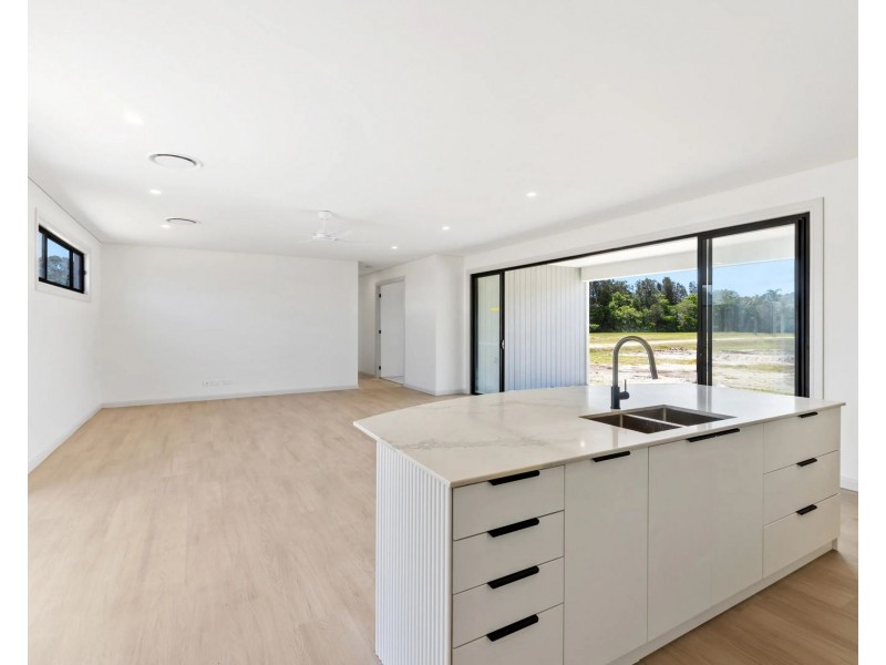 77 Harbour Boulevard, Jacobs Well QLD 4208