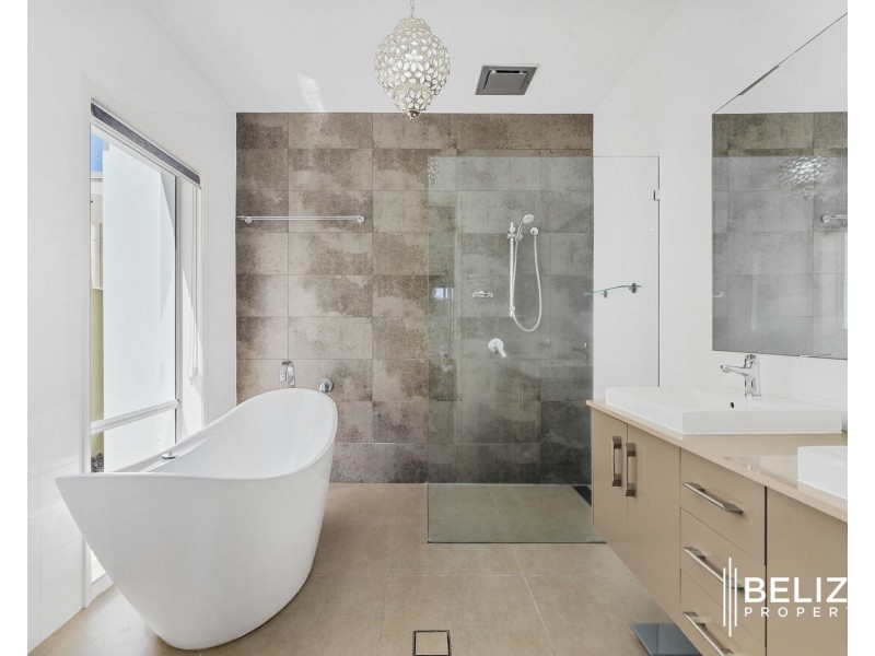 16 Windward Place, Jacobs Well QLD 4208