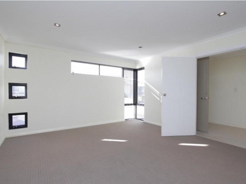 10 Normanby Bend, Success WA 6164