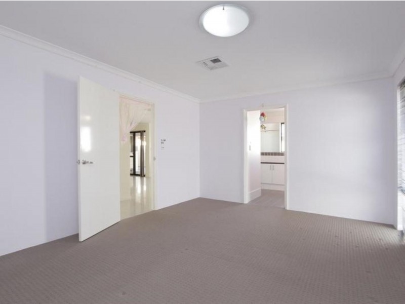 10 Normanby Bend, Success WA 6164