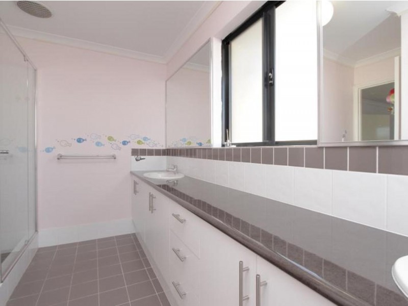 10 Normanby Bend, Success WA 6164