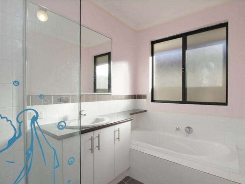 10 Normanby Bend, Success WA 6164