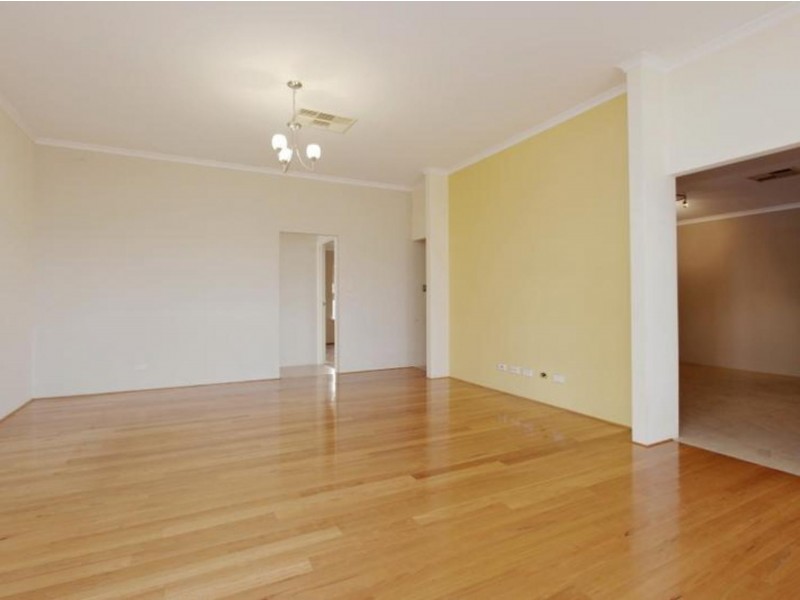 217 Amherst Road, Canning Vale WA 6155