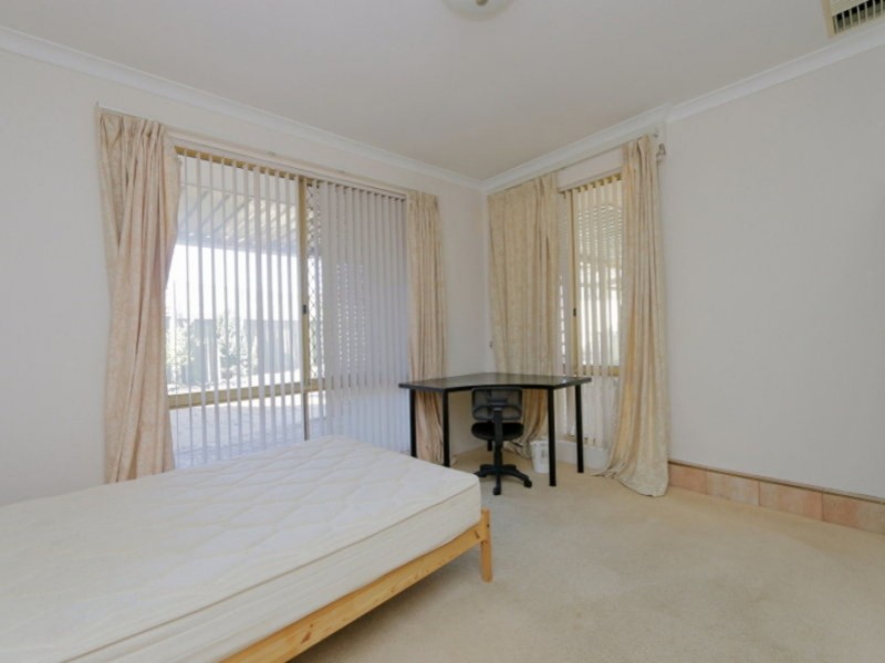 27 Green Croft Gardens, Leeming WA 6149