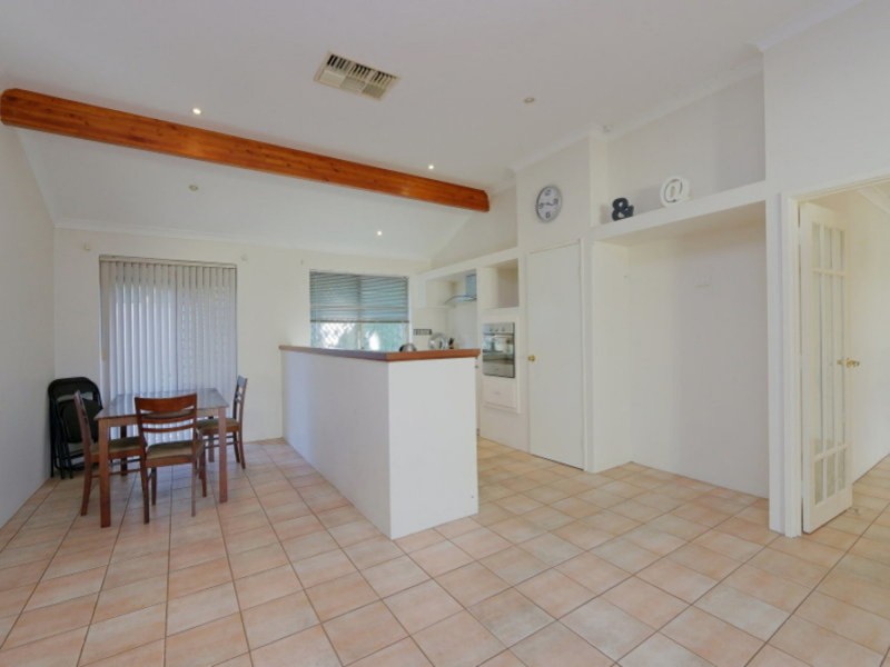 27 Green Croft Gardens, Leeming WA 6149