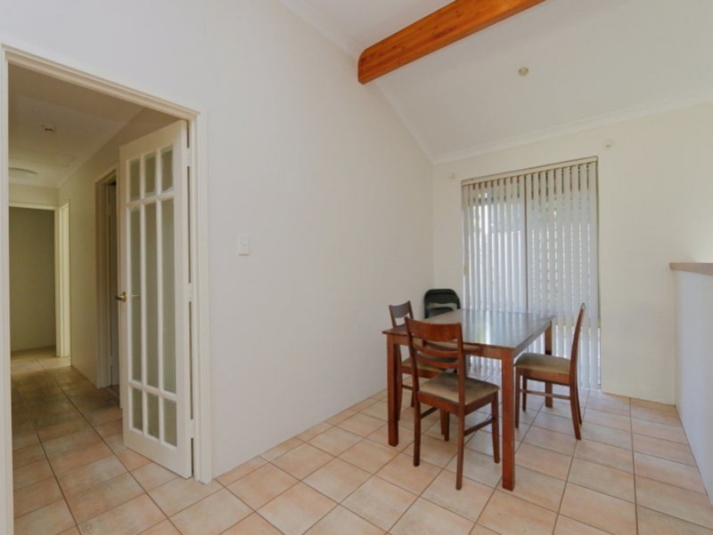 27 Green Croft Gardens, Leeming WA 6149
