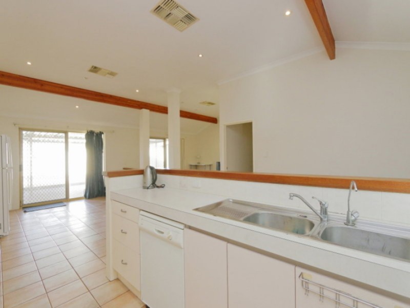 27 Green Croft Gardens, Leeming WA 6149
