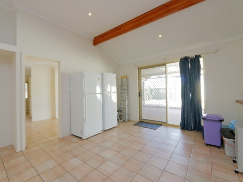 27 Green Croft Gardens, Leeming WA 6149