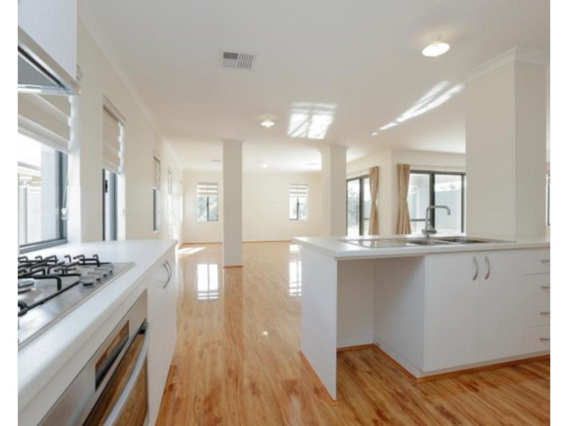 19 Chambri Chase, Success WA 6164