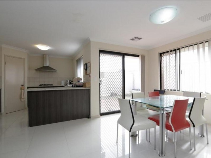 2/181 Manning Road, Bentley WA 6102