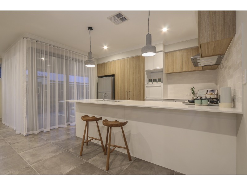 3/52A mornington Crescent, Wandi WA 6167