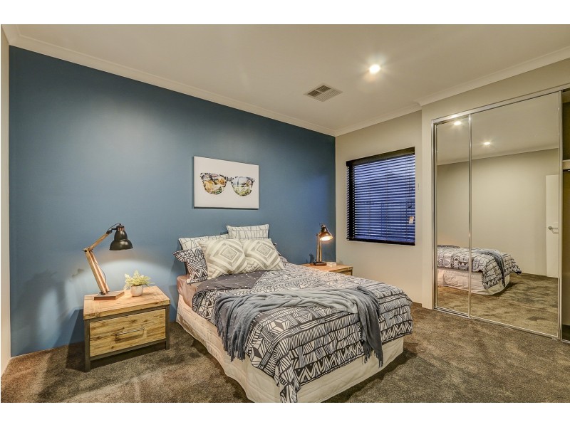 3/52A mornington Crescent, Wandi WA 6167