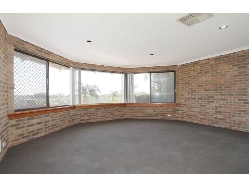 16 Livingstone Drive, Canning Vale WA 6155