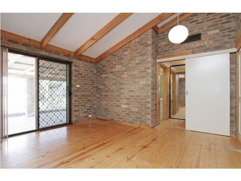 16 Livingstone Drive, Canning Vale WA 6155
