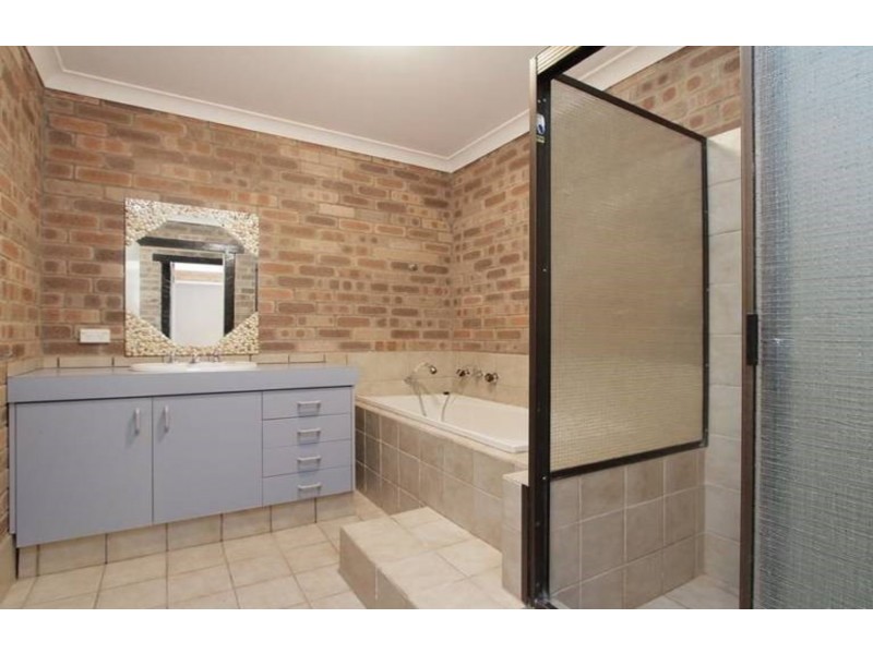 16 Livingstone Drive, Canning Vale WA 6155