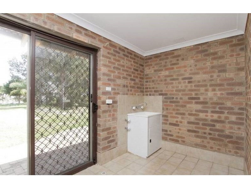 16 Livingstone Drive, Canning Vale WA 6155