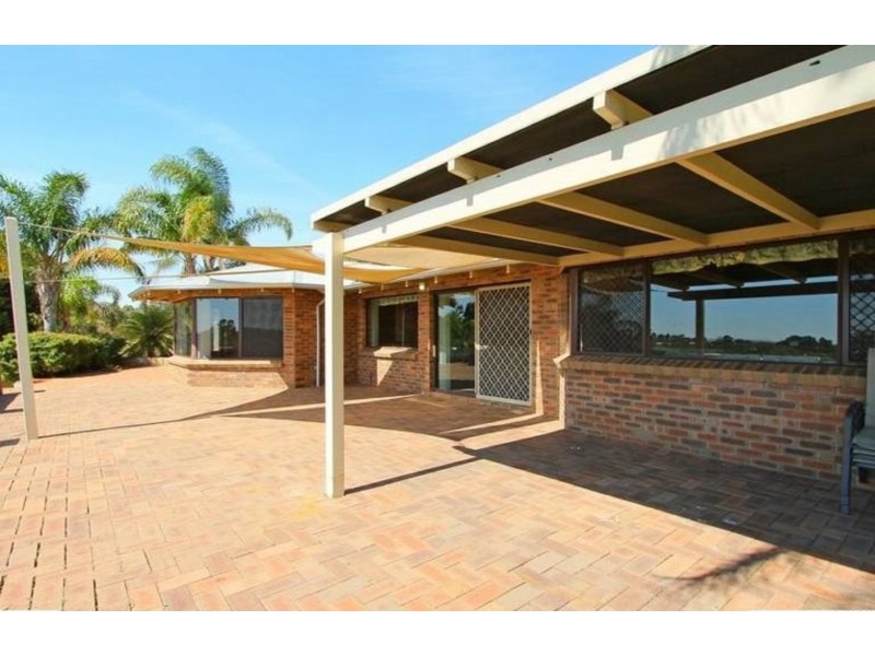 16 Livingstone Drive, Canning Vale WA 6155