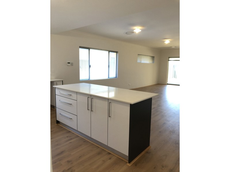 12 Greywacke Entrance, Piara Waters WA 6112