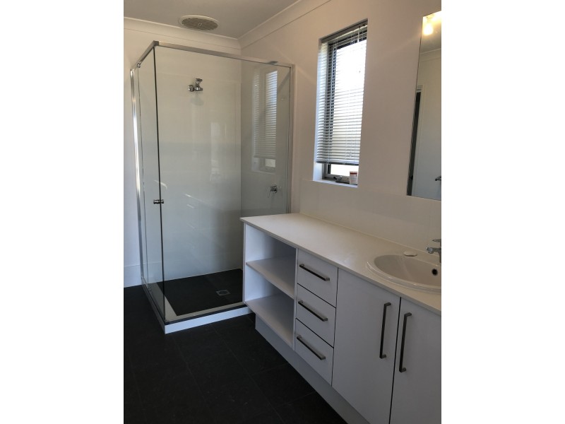 12 Greywacke Entrance, Piara Waters WA 6112