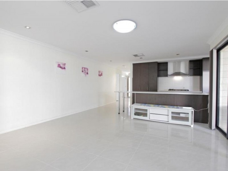 10 Normanby Bend, Success WA 6164