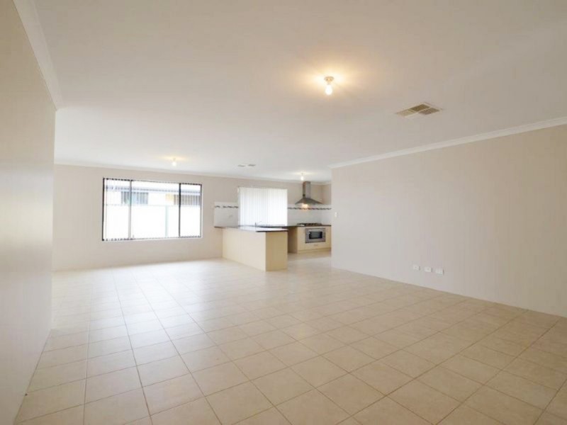 8 Hampstead Gate, Success WA 6164