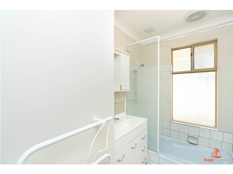 4 Wellington Street, Queens Park WA 6107