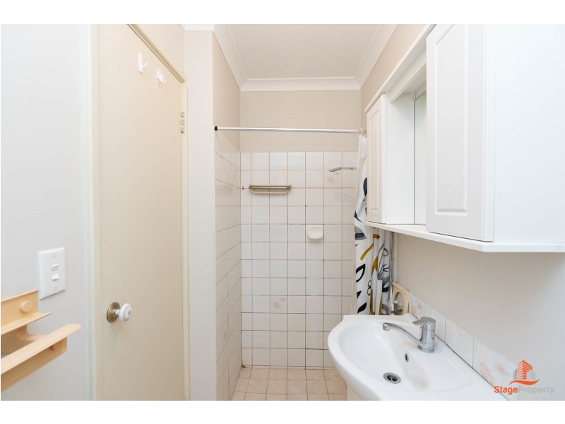 4 Wellington Street, Queens Park WA 6107