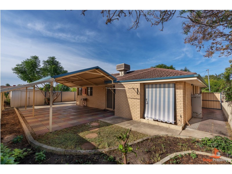 4 Wellington Street, Queens Park WA 6107