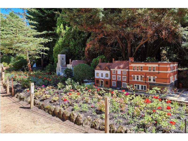 16 Jacaranda Drive, North Yunderup WA 6208