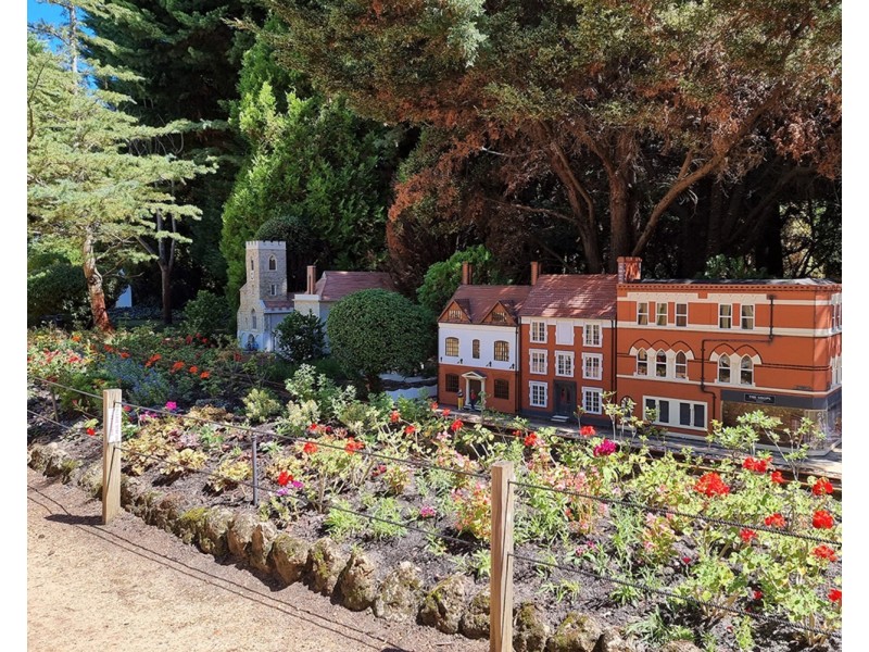 16 Jacaranda Drive, North Yunderup WA 6208