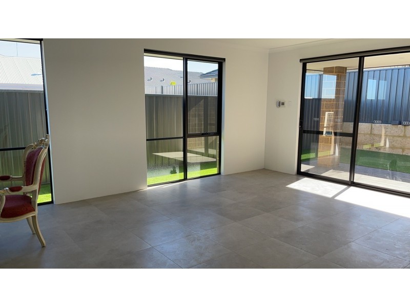 38 Hickman Drive, Piara Waters WA 6112