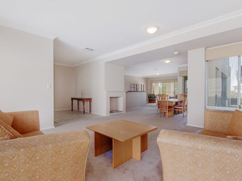 8 Wave Cove, Port Kennedy WA 6172