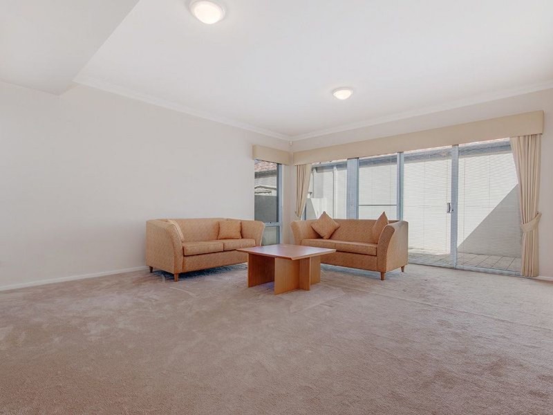 8 Wave Cove, Port Kennedy WA 6172