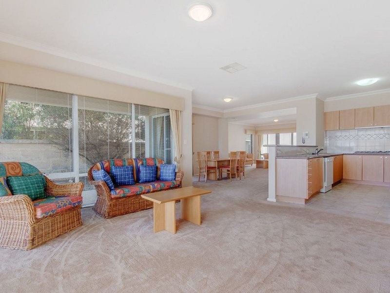 8 Wave Cove, Port Kennedy WA 6172